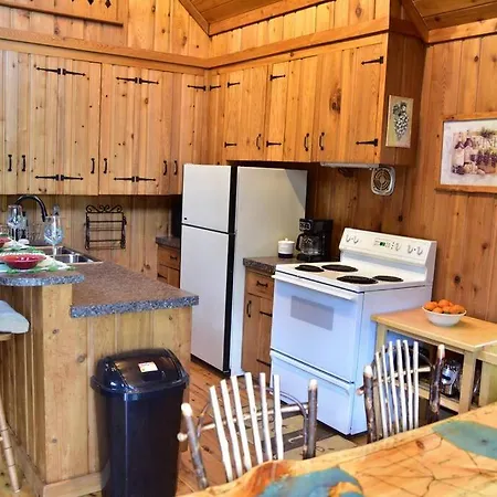 Quiet And Comfy 3Bed/2Bath - Chalet With Hot Tub. Cedar Exterior photo