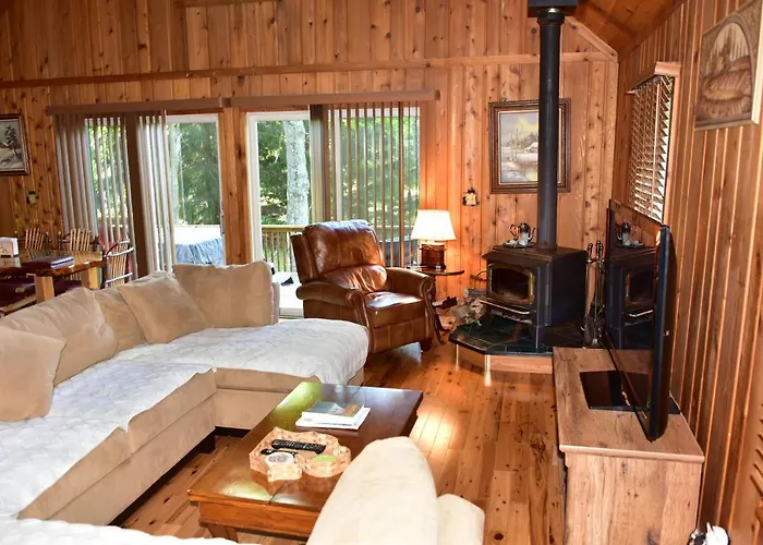 Quiet And Comfy 3Bed/2Bath - Chalet With Hot Tub.
