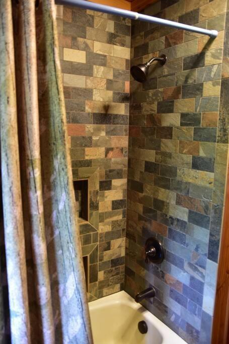 Quiet And Comfy 3bed/2bath - With Hot Tub. * Cedar