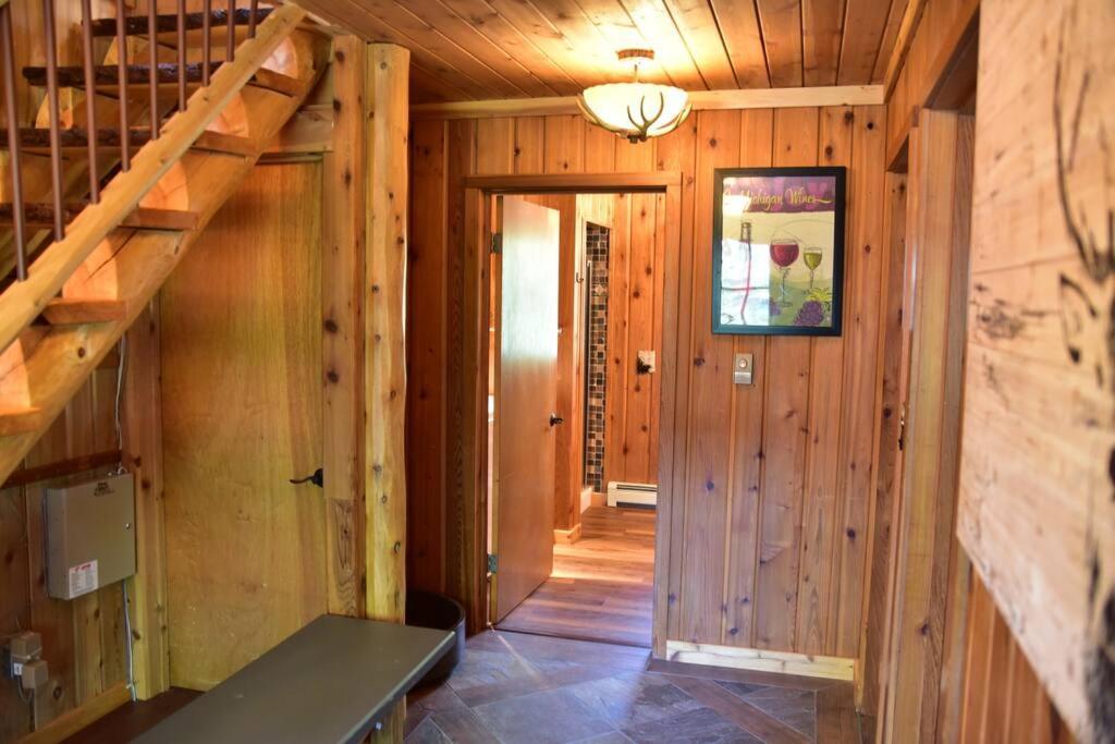 Chalet Quiet And Comfy 3bed/2bath - With Hot Tub.