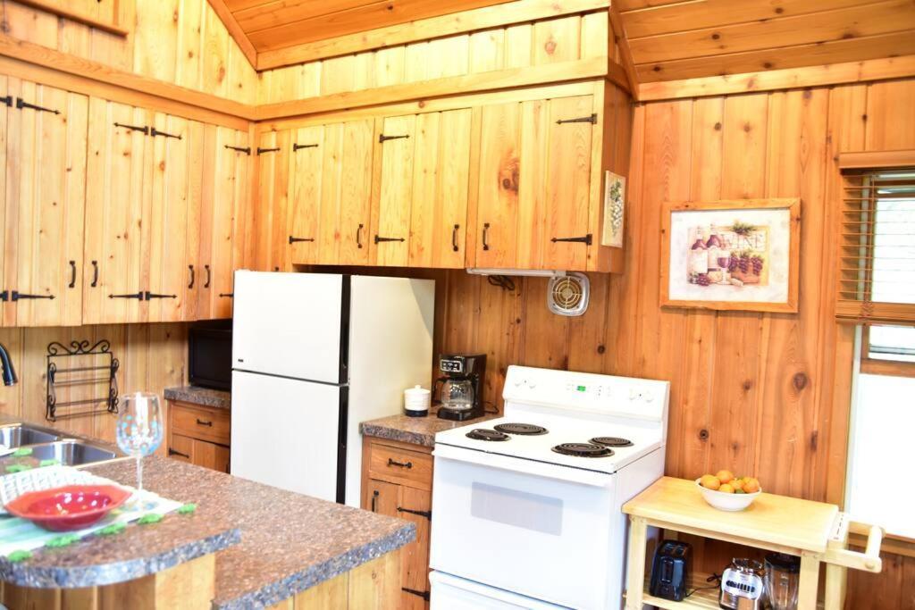 Quiet And Comfy 3bed/2bath - With Hot Tub. Cedar
