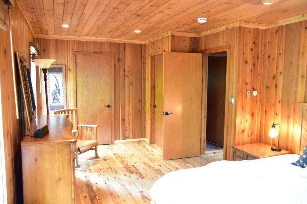 Quiet And Comfy 3bed/2bath - With Hot Tub. Chalet
