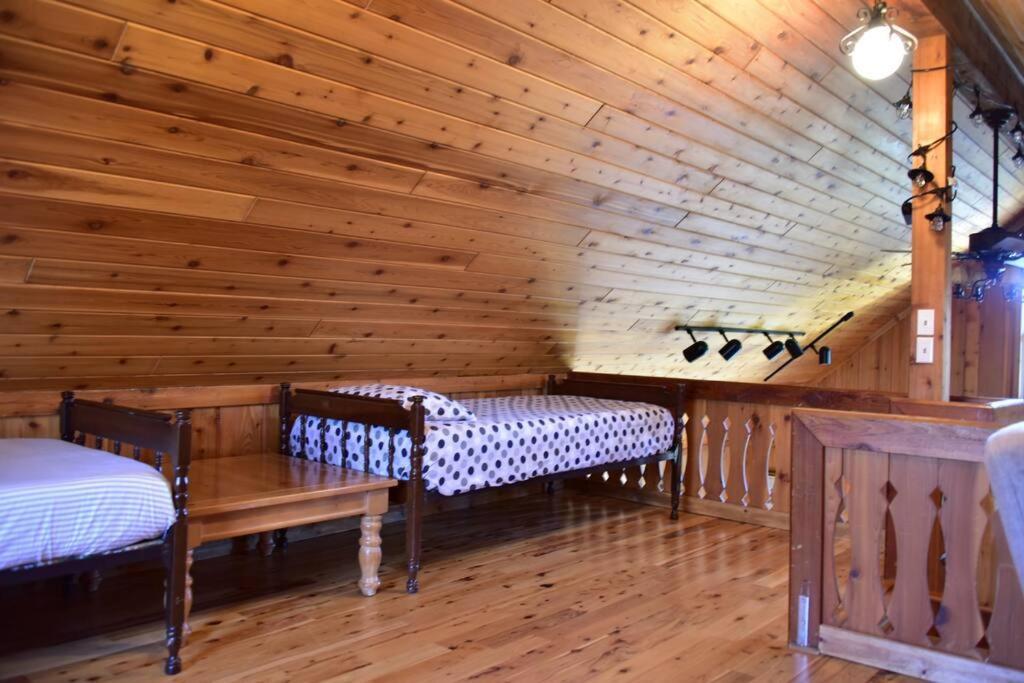 Chalet Quiet And Comfy 3bed/2bath - With Hot Tub. *