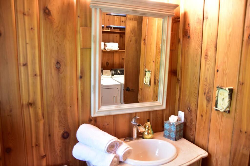 Chalet Quiet And Comfy 3bed/2bath - With Hot Tub. *