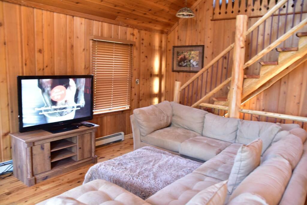 Chalet Quiet And Comfy 3bed/2bath - With Hot Tub.
