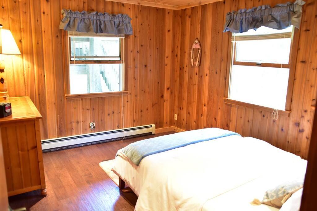 Quiet And Comfy 3bed/2bath - With Hot Tub.