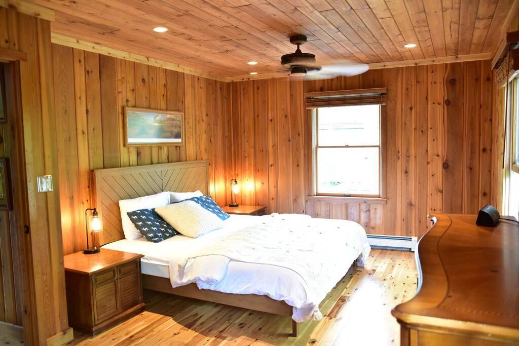 Quiet And Comfy 3bed/2bath - With Hot Tub.
