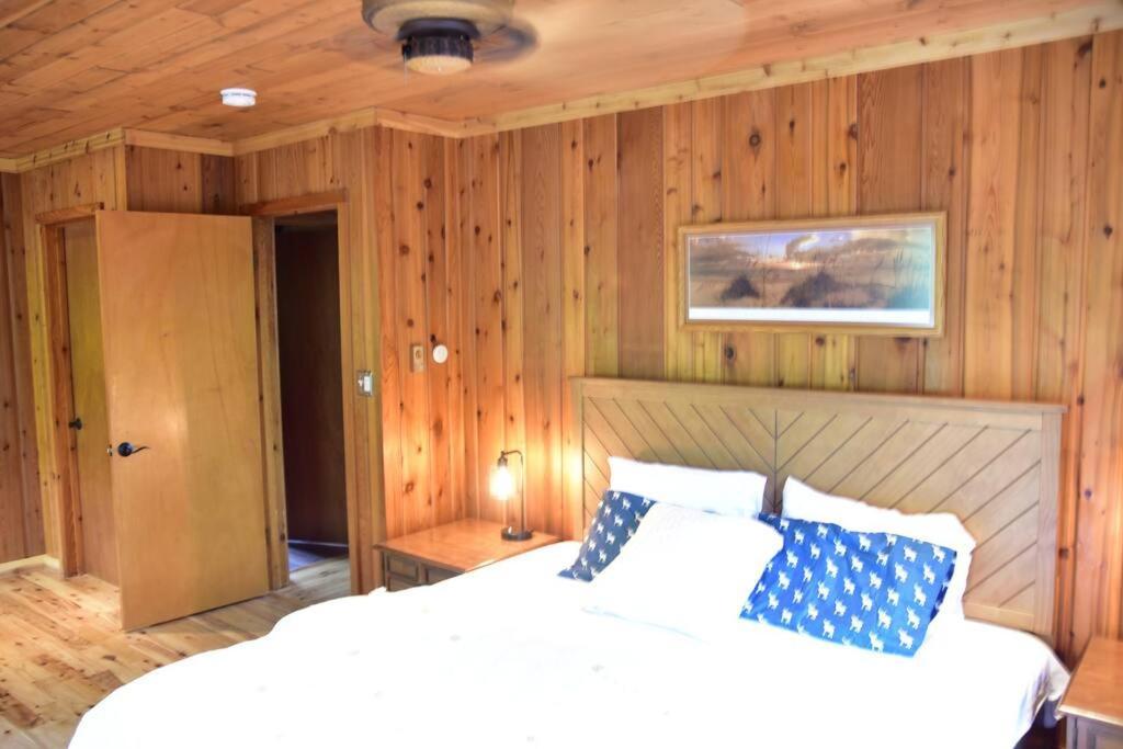 Quiet And Comfy 3bed/2bath - With Hot Tub. * Cedar