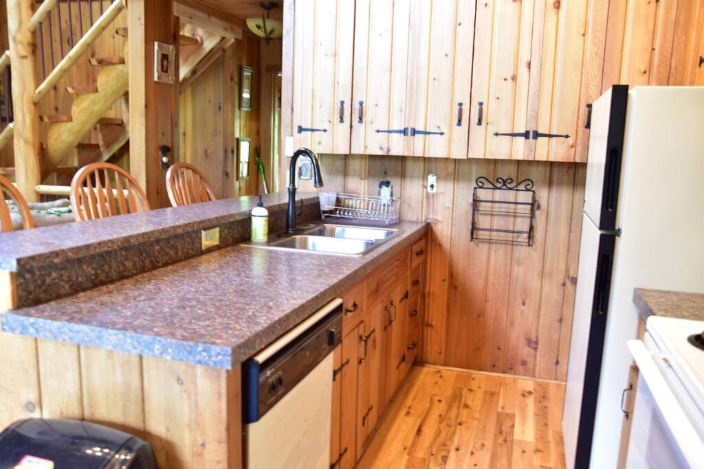 Quiet And Comfy 3bed/2bath - With Hot Tub. Chalet Cedar