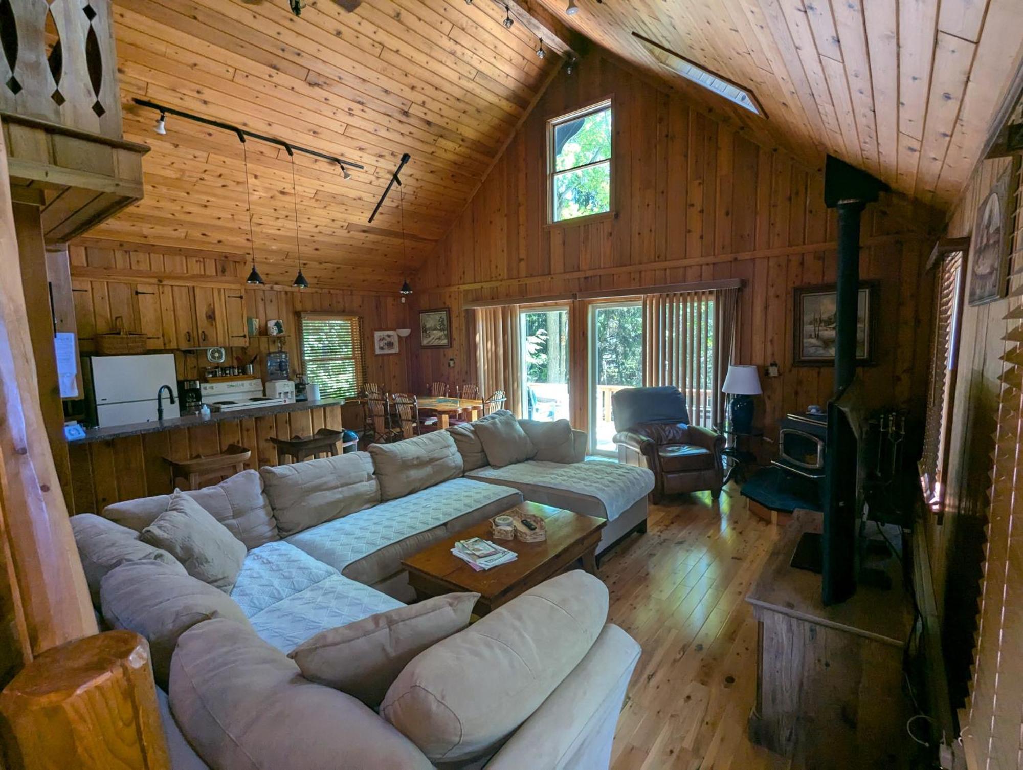 Quiet And Comfy 3bed/2bath - With Hot Tub. *